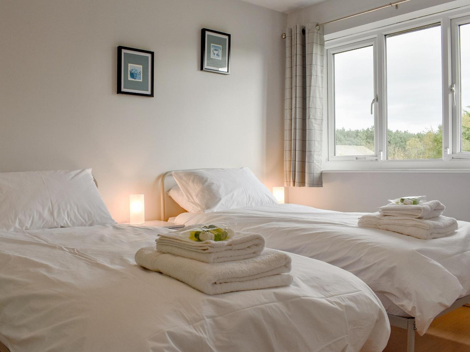 Flos Place Pickering Bagian luar foto