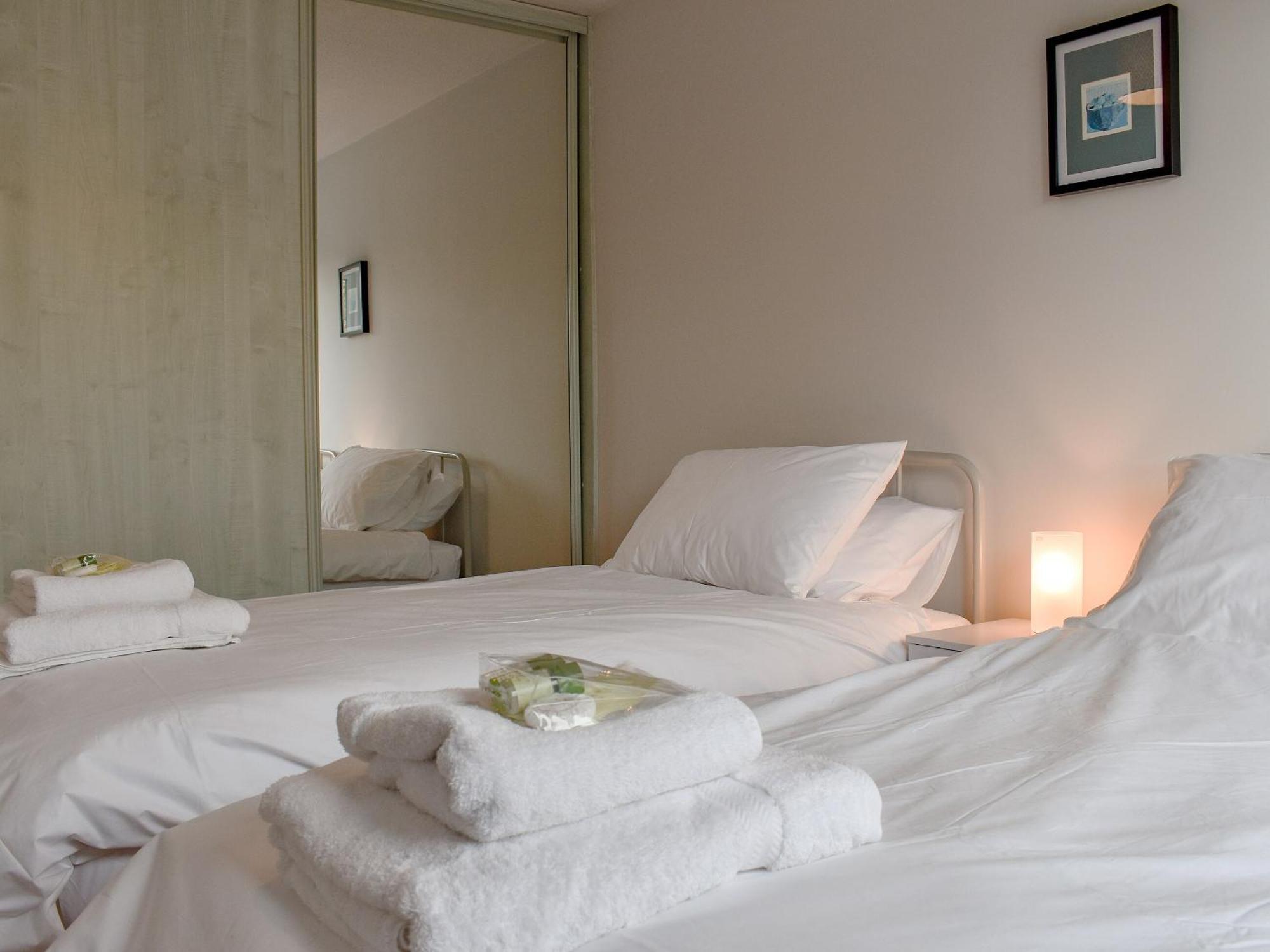 Flos Place Pickering Bagian luar foto