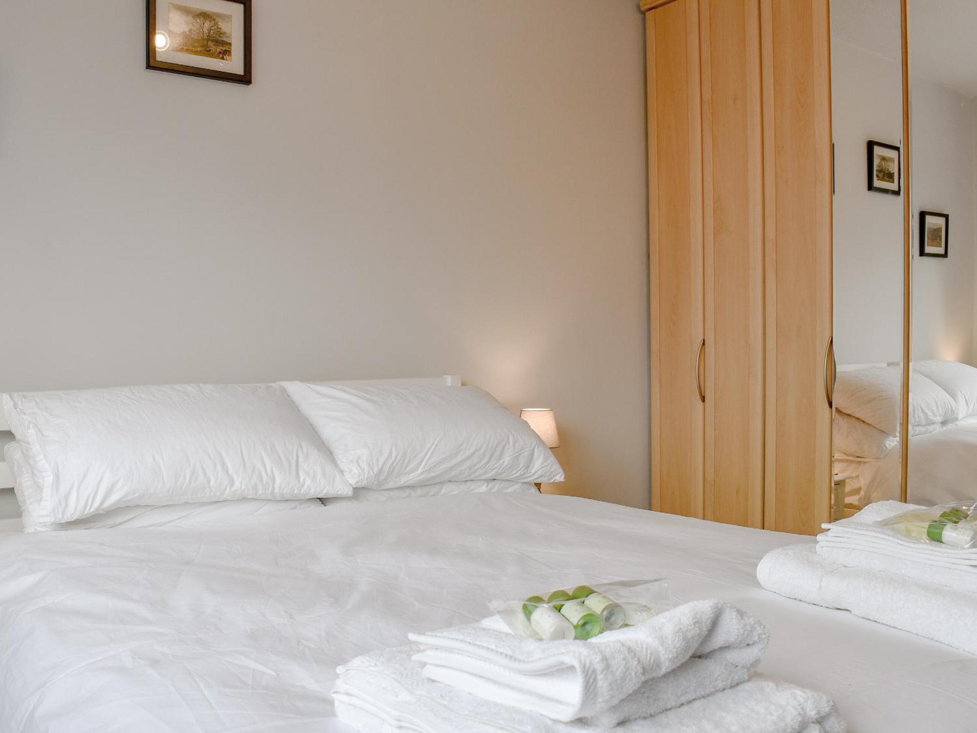 Flos Place Pickering Bagian luar foto